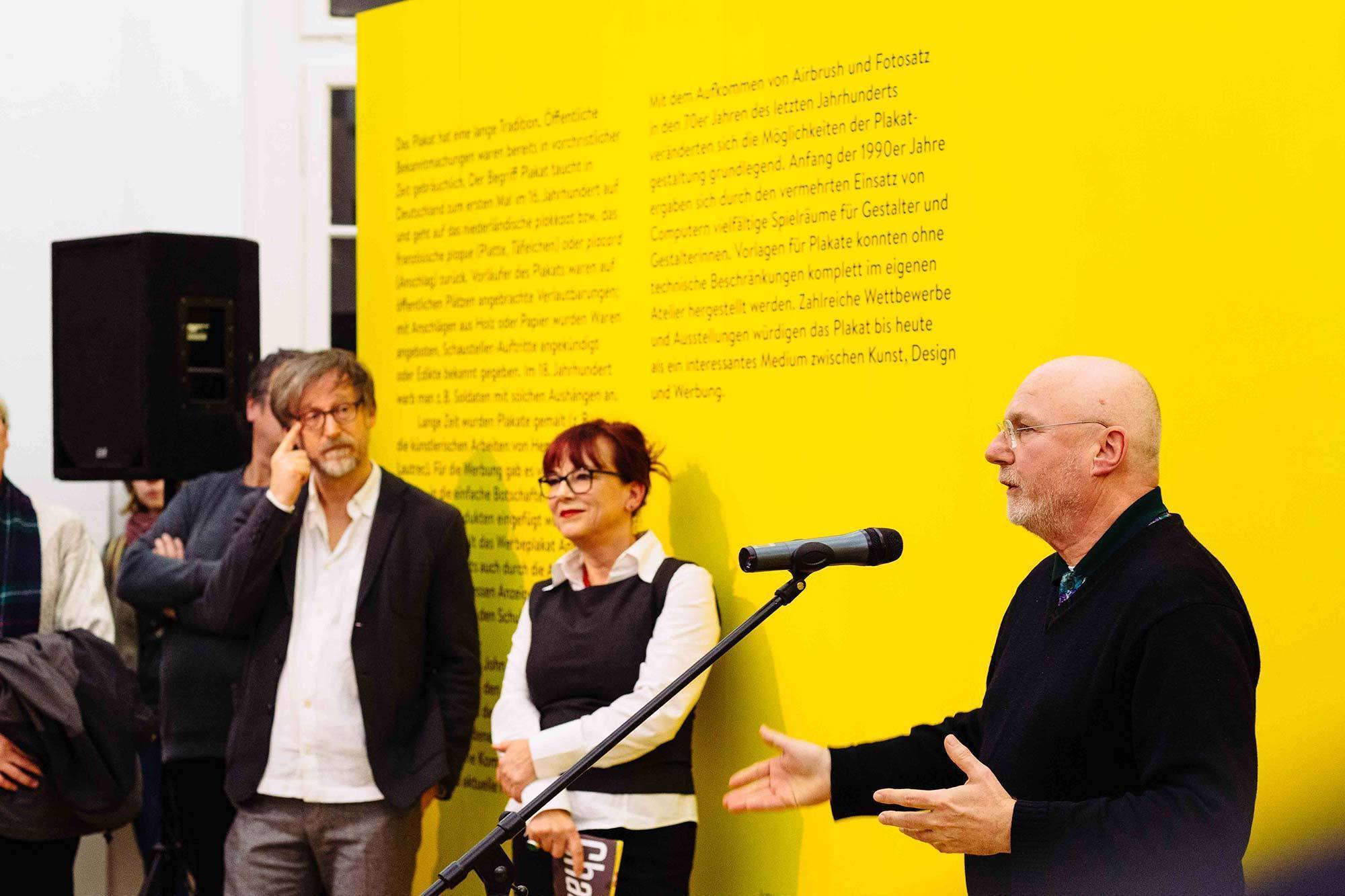 At the opening of the exhibition Dieter Hofmann, head of the design school, Anna Berkenbusch, curator of the show and jury-member Bernard Stein (f.l.t.r.) directed some words to the visitors.
