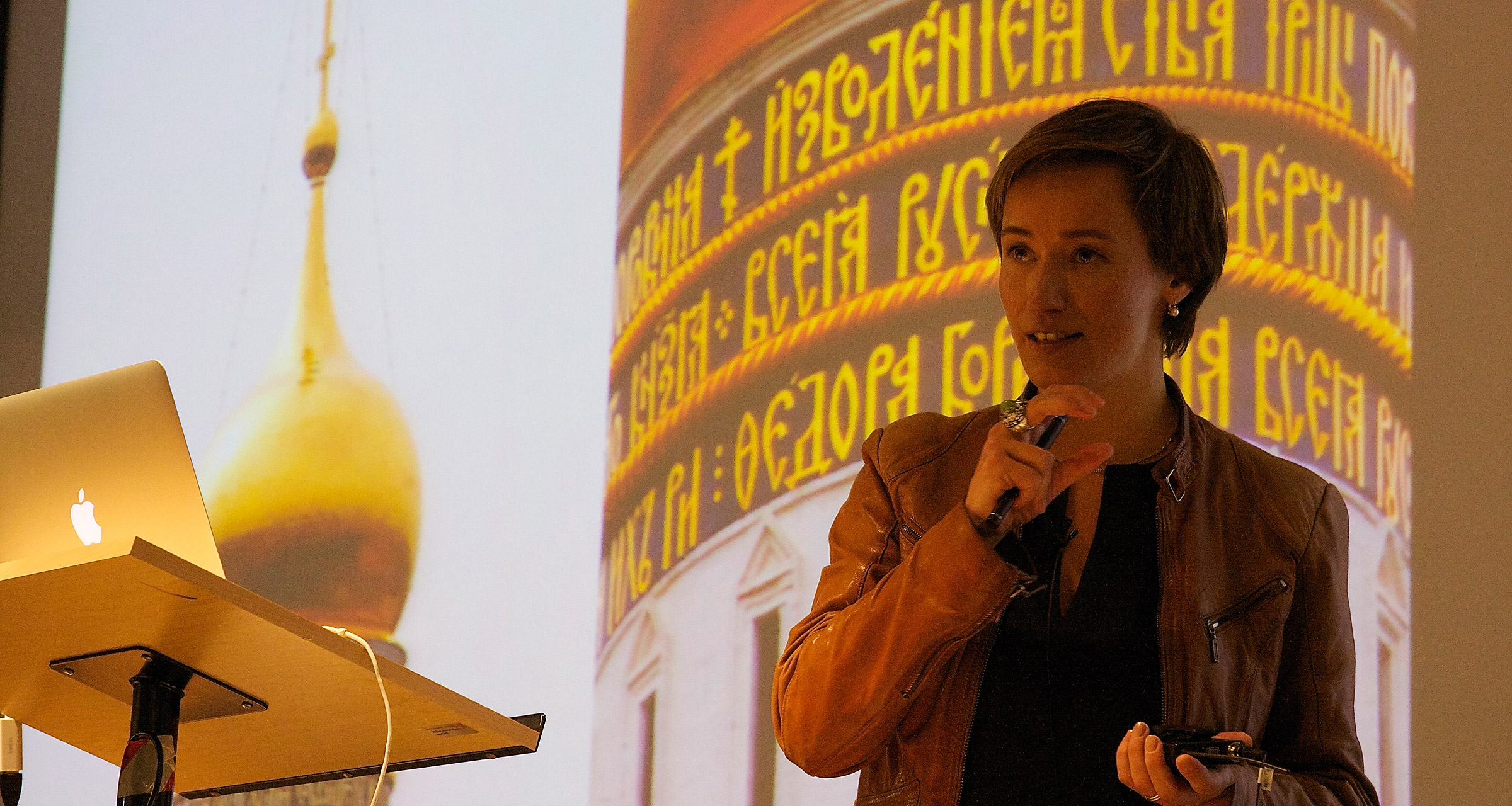 Victoria Sarapina presenting _Architecture and Typography: Moscow’s Heritage_ at Granshan 2015.