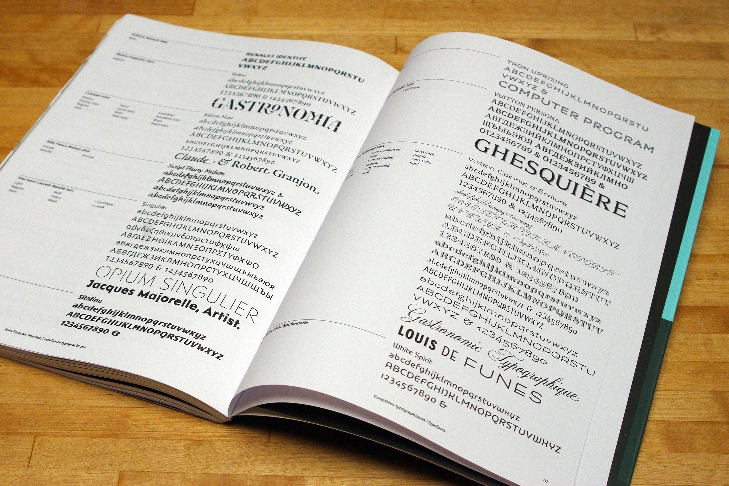 Spread from _Caractères typographiques / Typefaces_ (pages 116–117).