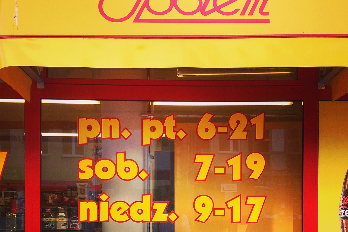 **Back to reality.** In recent years Kabel (usually ITC Kabel) can mostly be spotted in a vernacular context such as opening hours on this store front window spotted in Warsaw. The diamond dots and flamboyant figures are iconic. (A snapshot from the author)